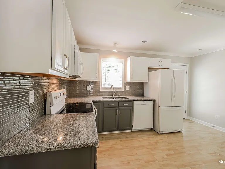589 Lakeside Valley Dr — Photo 4