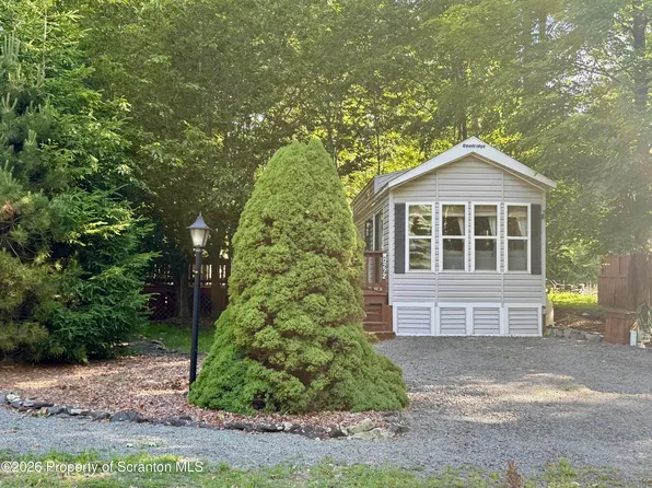 272 Tamarack Trl, Gouldsboro, PA 18424