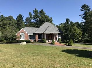 5 Edgewater Ln, Middleboro, MA 02346