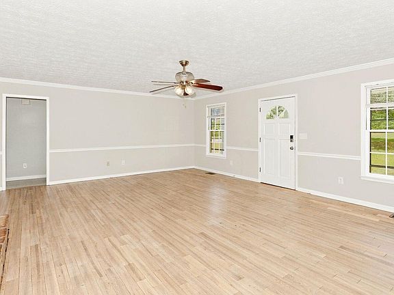 4th image of 2761 McDonough Rd