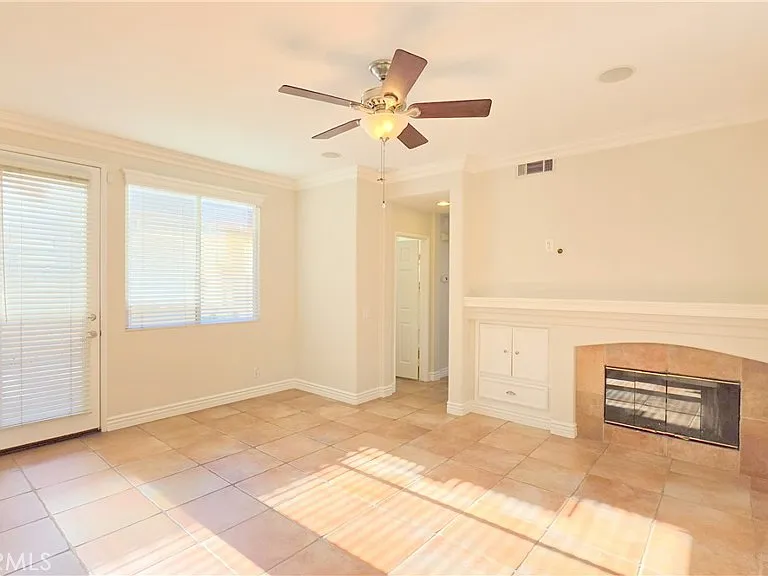 324 Lydia Ln — Photo 9