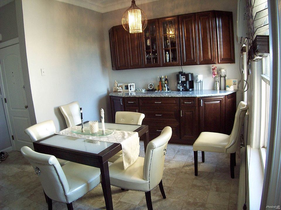 eat-in kitchen (model unit, same floorplan as apt. 2)
