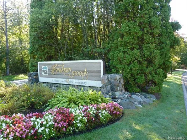 30735 Oakview Way #1, Bingham Farms, MI 48025