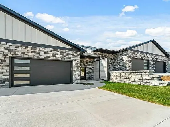 407 E Main St, Solon, IA 52333