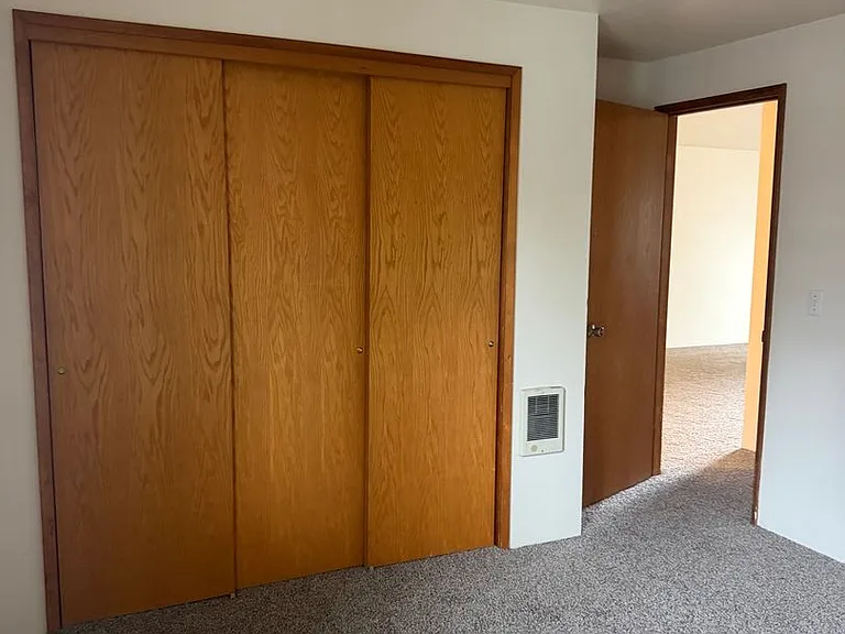 2420 Pheasant Blvd — Photo 7
