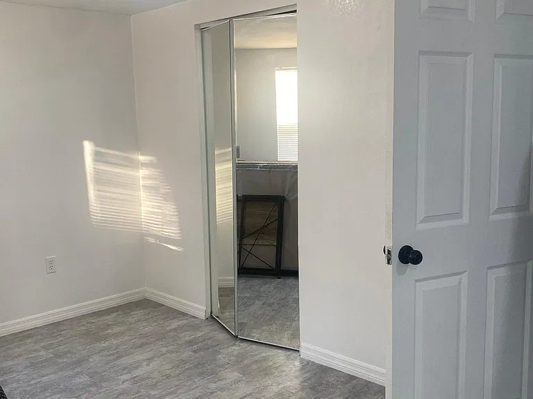 1810 Brack St — Photo 12
