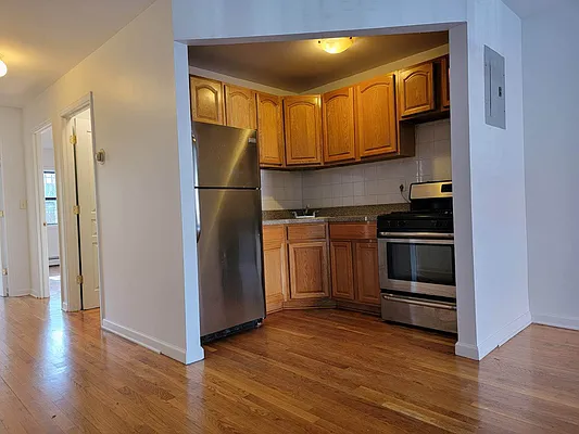 Rented by Premier Metro Realty Corp | media 17