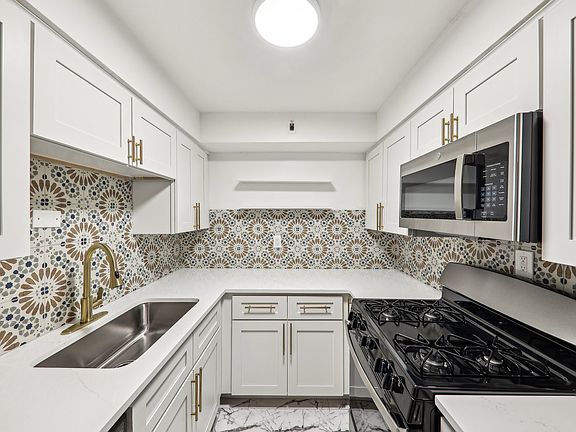 2nd image of 7055 Hampton Ave #2B-1Ba