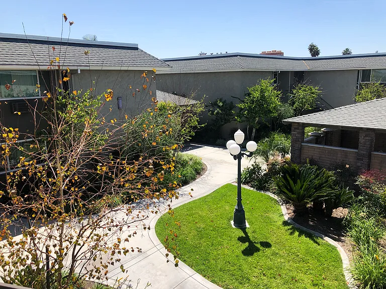 1350 N Cambridge St #14 — Photo 32