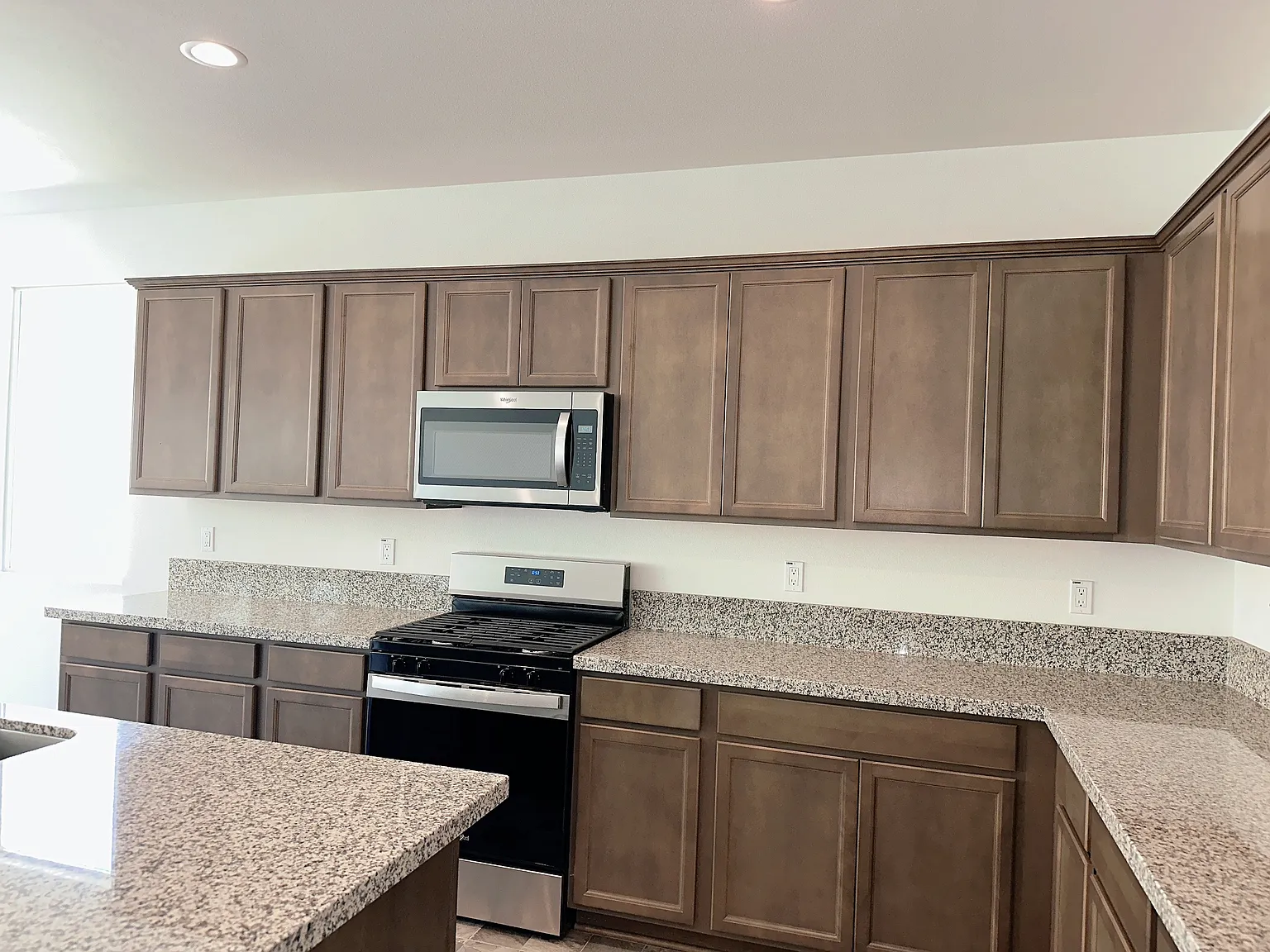 4 bed, 2641 sqft, $3,995 — Photo 4