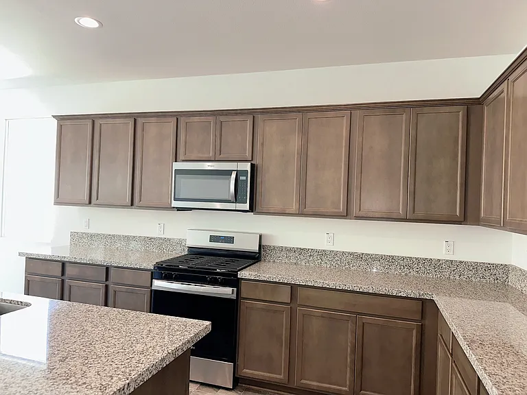 4061 Hudson Ln — Photo 4