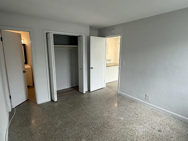 1118 N H St #4 — Photo 5
