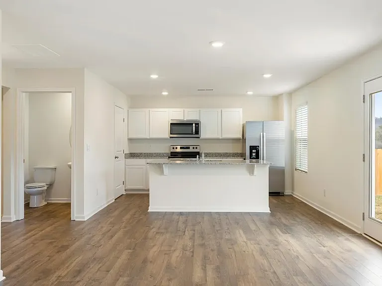 293 Quarter St — Photo 3