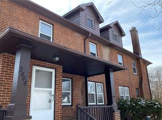 2421 S Taylor Rd, Cleveland Heights, OH 44118