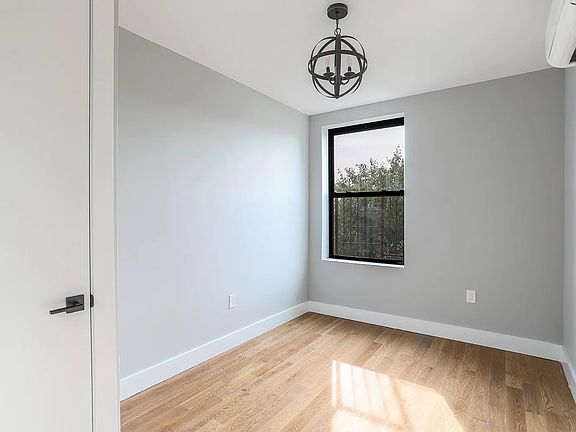5th image of 970 Gates Ave #4A