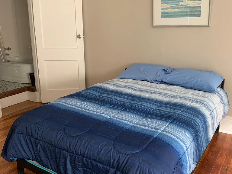 674 Boulevard SE #C — Photo 5
