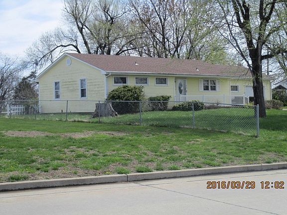 3rd image of 2105 S Country Club Dr