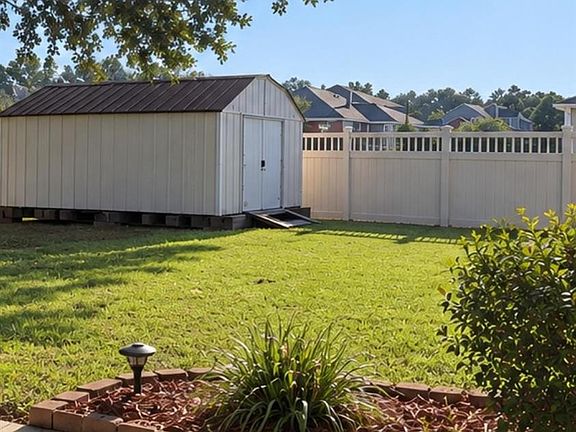 4th image of 785 Lakeview Ln