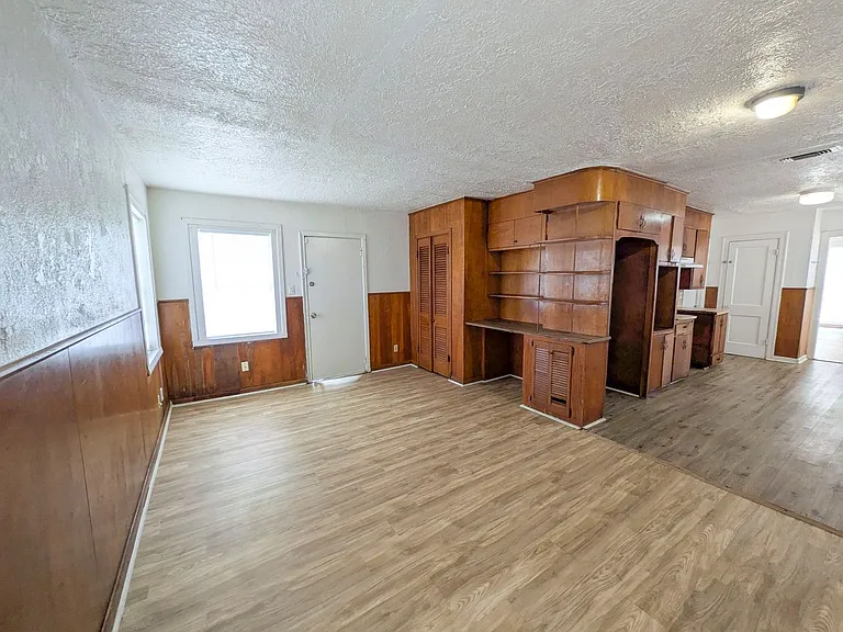 1810 Roberts St — Photo 12