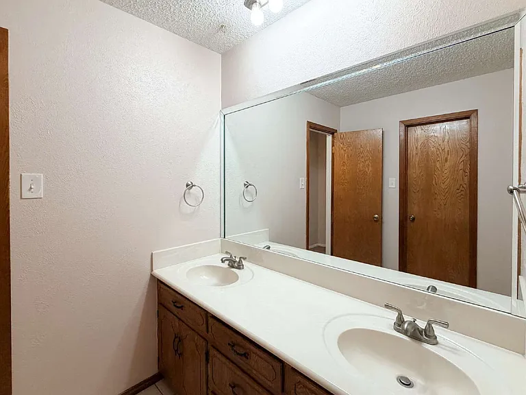 3708 Holland Dr — Photo 19