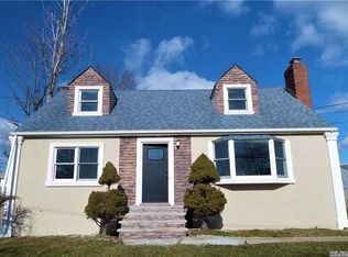 108 Spray St, Massapequa, NY 11758