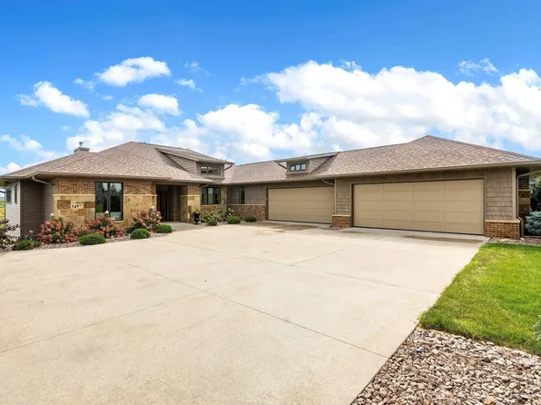 5497 Pigeon Creek Rd, Bettendorf, IA 52722