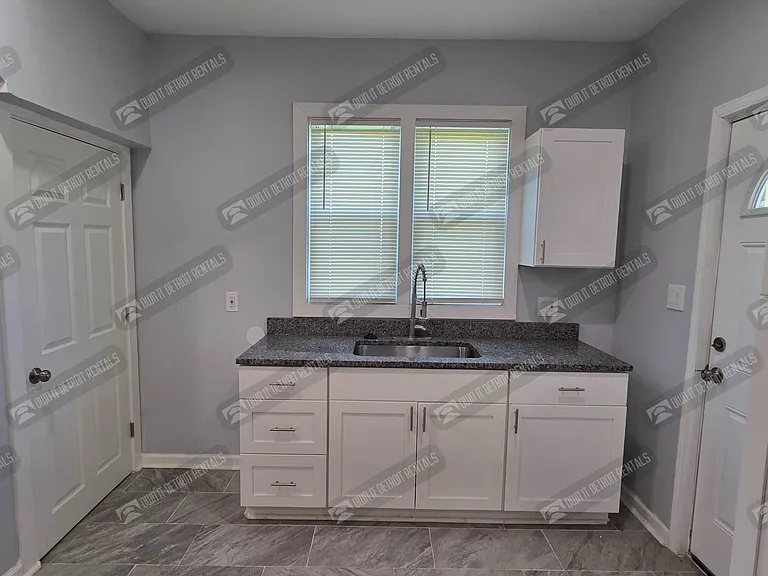 145 Waverly St — Photo 25