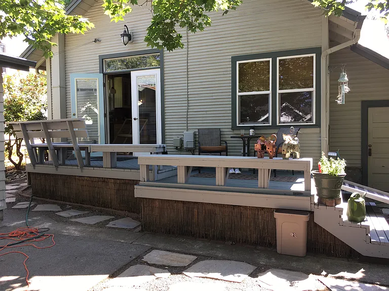 2010 E St — Photo 12