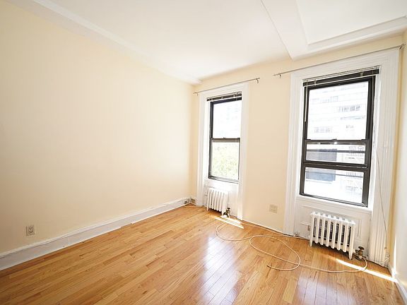 4th image of 208 E 60th St #3F