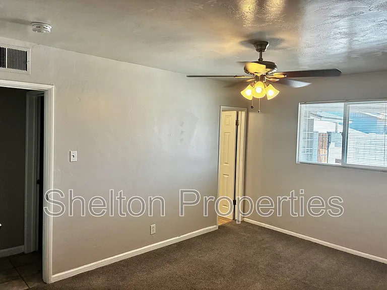 1041 W 18th St — Photo 17