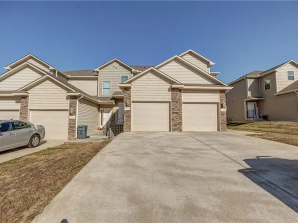 10530 Clubhouse Dr, Kansas City, KS 66109