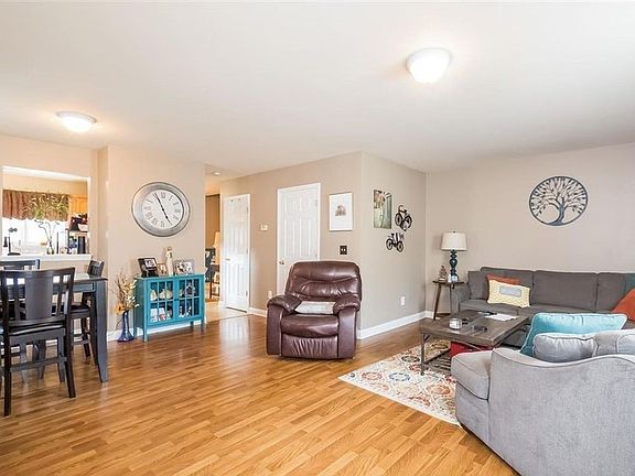 4th image of 1107 Shackleton Rd