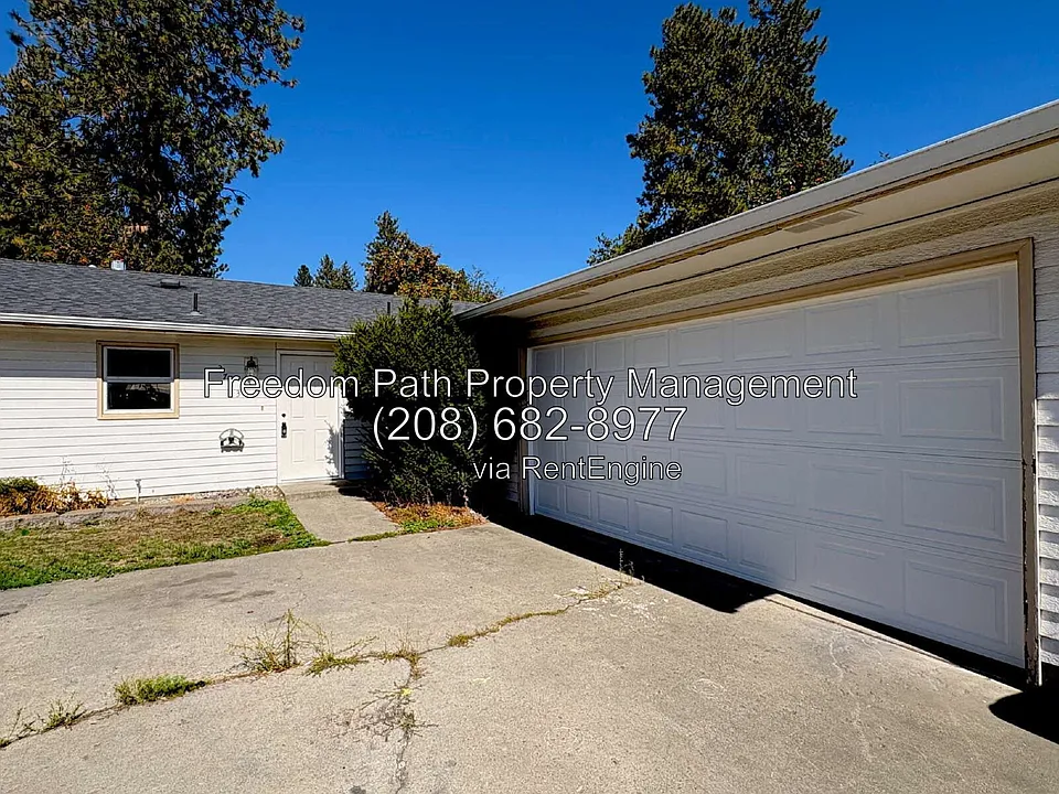 2753 W Fairway Dr