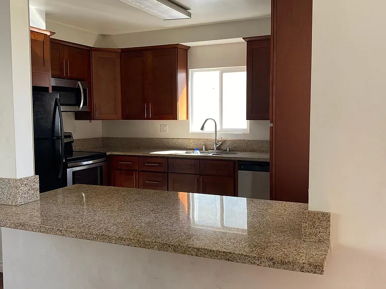 1228 S Saltair Ave #9 — Photo 6