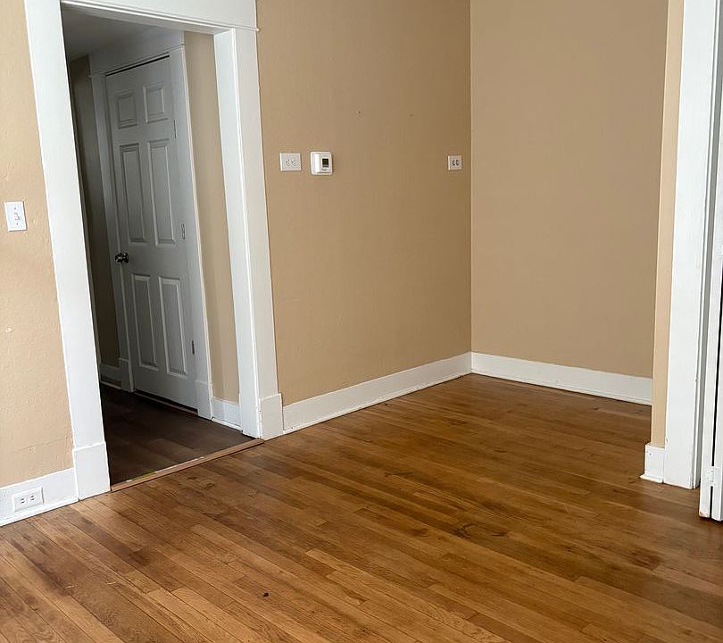 2nd image of 816 Linden St