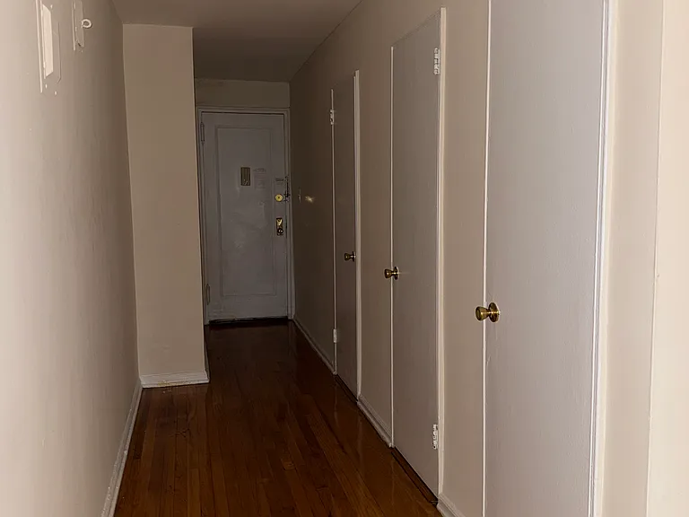 84th Dr — Photo 8