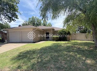 302 Valley Spring Dr, Arlington, TX 76018