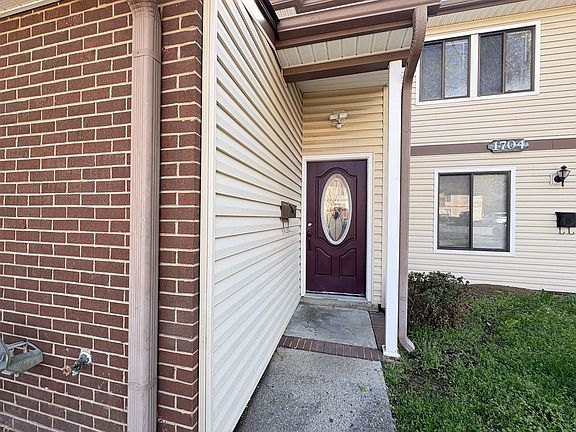 2nd image of 1704 N Hamilton St APT D