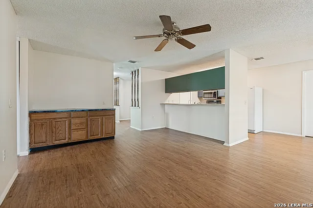 3 bed, 2.0 bath, 1693 sqft, $1,895 — Photo 4