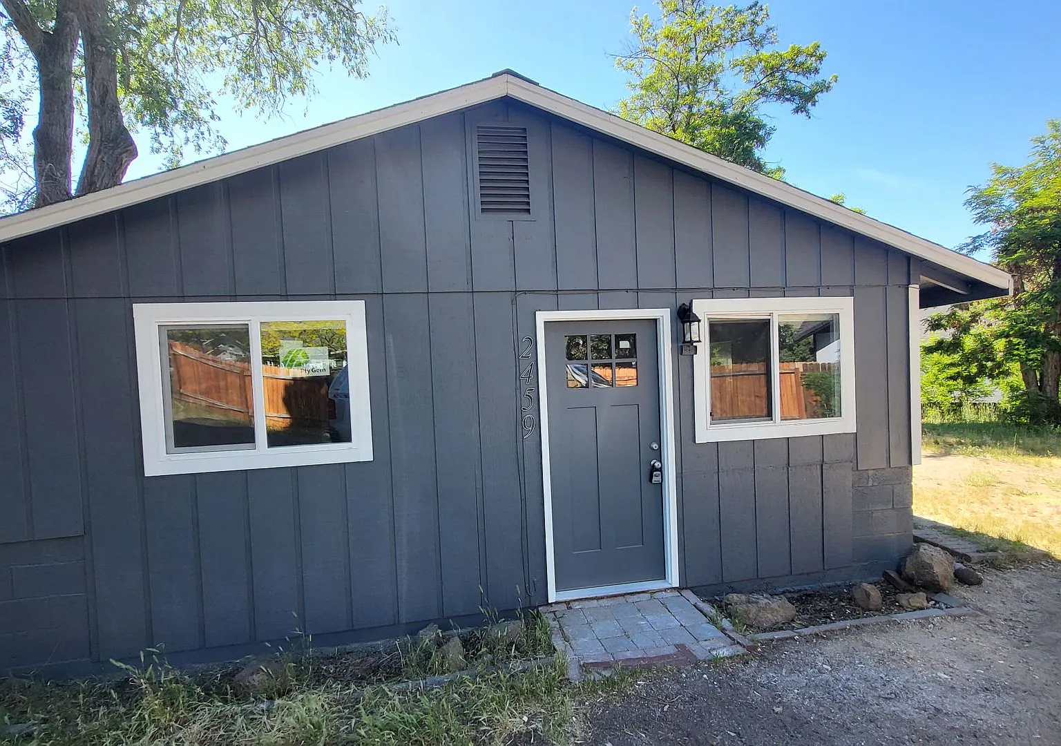 2 Bed 1 Bath single level home Bend Oregon — Photo 1