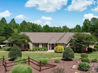 8106 Breezy Hill Dr, Browns Summit, NC 27214
