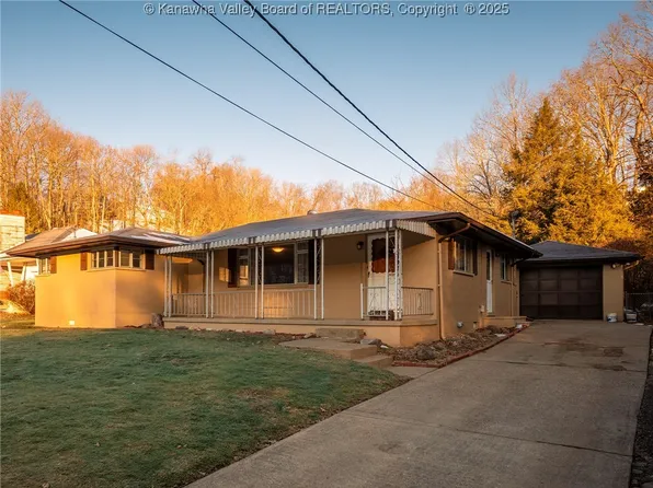 166 Riverview Dr, Saint Albans, WV 25177