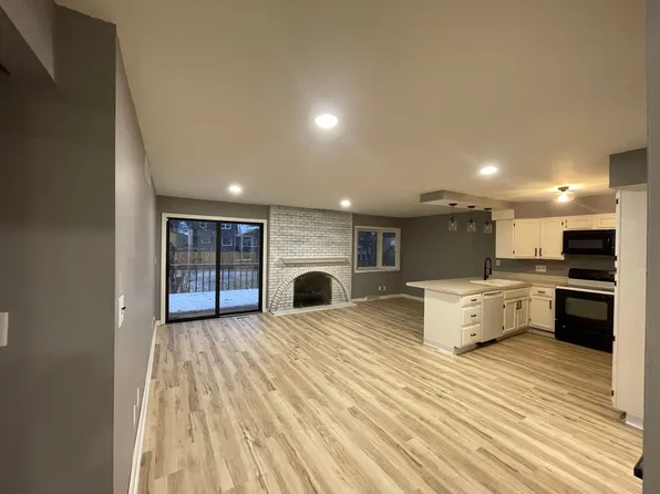 906 Nassau Pkwy, Rockford, IL 61107