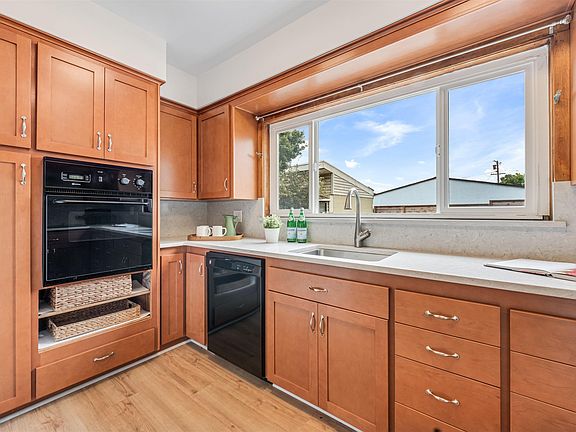 5th image of 731 Albemarle St