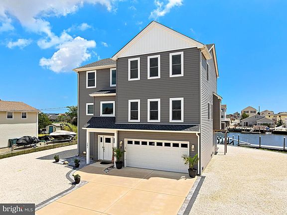 5th image of 151 E Raritan Dr