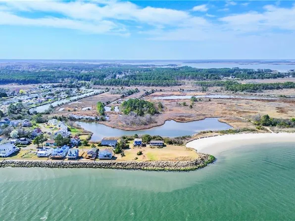 215 Lighthouse Dr, Hampton, VA 23664