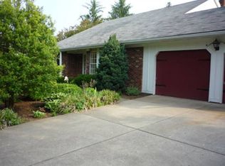 6886 Beechwood Dr, Athens, OH 45701