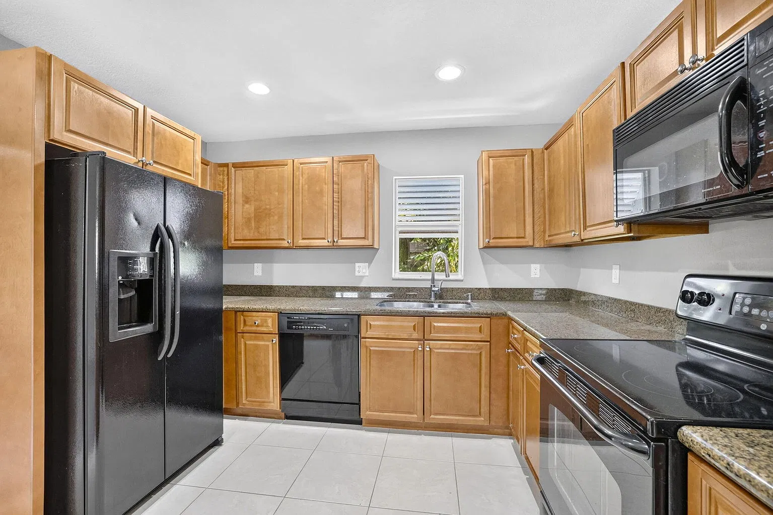 4 bed, 1864 sqft, $3,500 — Photo 2