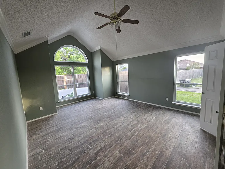 1820 Springmont Dr — Photo 12