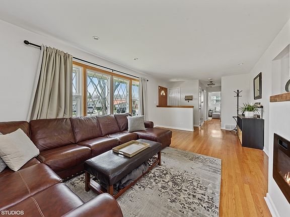 3rd image of 2675 S Craig Dr